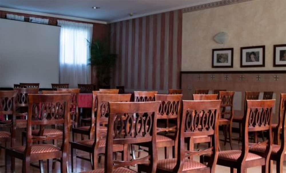 Hotel Enrichetta Дезенцано-дель-Гарда Екстер'єр фото